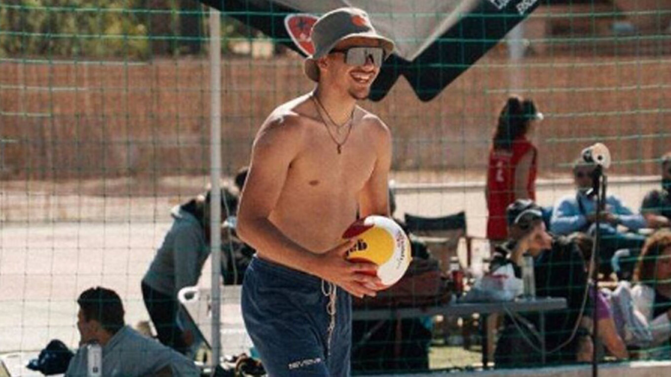 &Beta;&alpha;&rho;ύ &pi;έ&nu;&theta;&omicron;&sigmaf; &gamma;&iota;&alpha; &tau;&omicron;&nu; &theta;ά&nu;&alpha;&tau;&omicron; 18&chi;&rho;&omicron;&nu;&omicron;&upsilon; &pi;&rho;&omega;&tau;&alpha;&theta;&lambda;&eta;&tau;ή &sigma;&tau;&omicron; beach volley - Έ&chi;&alpha;&sigma;&epsilon; &pi;&rho;ό&omega;&rho;&alpha; &tau;&eta; &zeta;&omega;ή &tau;&omicron;&upsilon; &sigma;&epsilon; &tau;&rho;&alpha;&gamma;&iota;&kappa;ό &alpha;&tau;ύ&chi;&eta;&mu;&alpha; - &Delta;&epsilon;ί&tau;&epsilon; &phi;&omega;&tau;&omicron;&gamma;&rho;&alpha;&phi;ί&alpha;