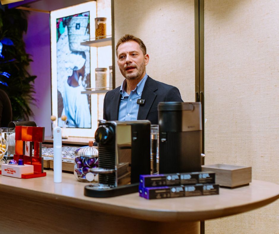 Nespresso: &Mu;&epsilon; &alpha;&gamma;ά&pi;&eta; &gamma;&iota;&alpha; &tau;&omicron;&nu; &kappa;&alpha;&phi;έ &alpha;&pi;ό &tau;&omicron; 1986!