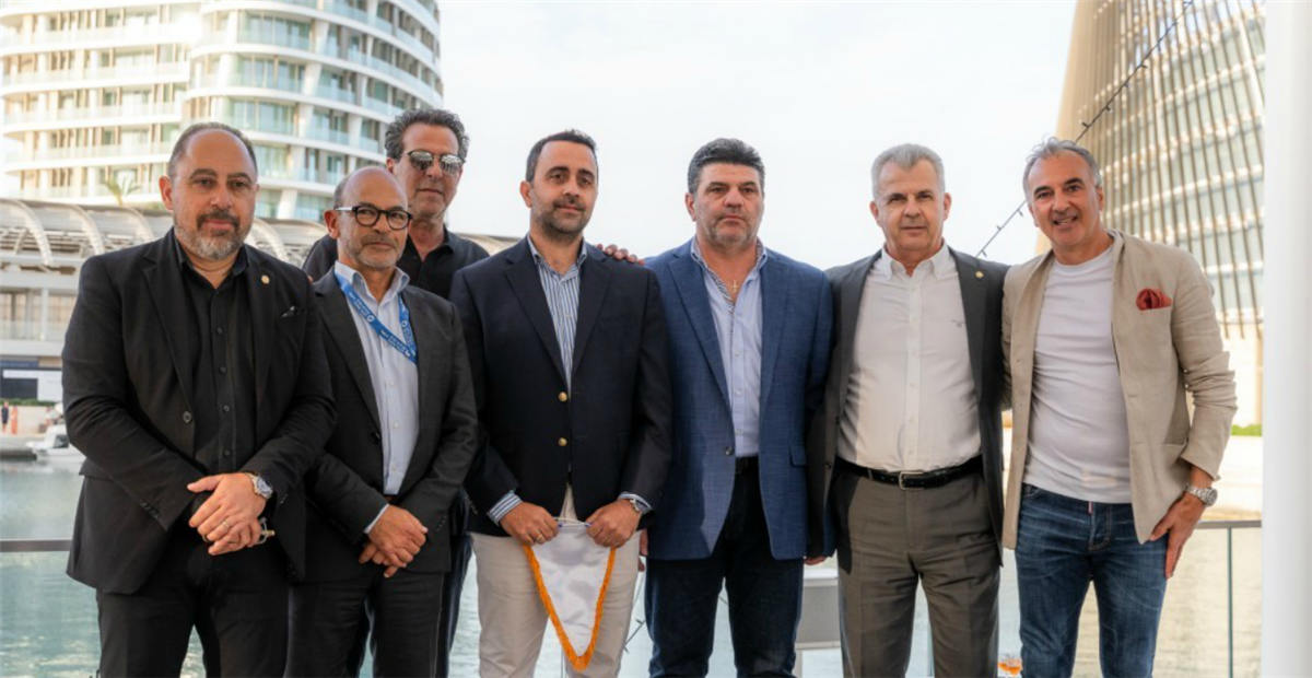 O &Nu;&alpha;&upsilon;&tau;&iota;&kappa;ό&sigmaf; Ό&mu;&iota;&lambda;&omicron;&sigmaf; &Alpha;&mu;&mu;&omicron;&chi;ώ&sigma;&tau;&omicron;&upsilon; &epsilon;&pi;&iota;&sigma;&tau;&rho;έ&phi;&epsilon;&iota; &sigma;&tau;&omicron; &laquo;&sigma;&pi;ί&tau;&iota;&raquo; &tau;&omicron;&upsilon;: &Mu;&iota;&alpha; &nu;έ&alpha; &epsilon;&pi;&omicron;&chi;ή &xi;&epsilon;&kappa;&iota;&nu;ά &mu;&epsilon; έ&delta;&rho;&alpha; &tau;&eta; &Mu;&alpha;&rho;ί&nu;&alpha; &Alpha;&gamma;ί&alpha;&sigmaf; &Nu;ά&pi;&alpha;&sigmaf;