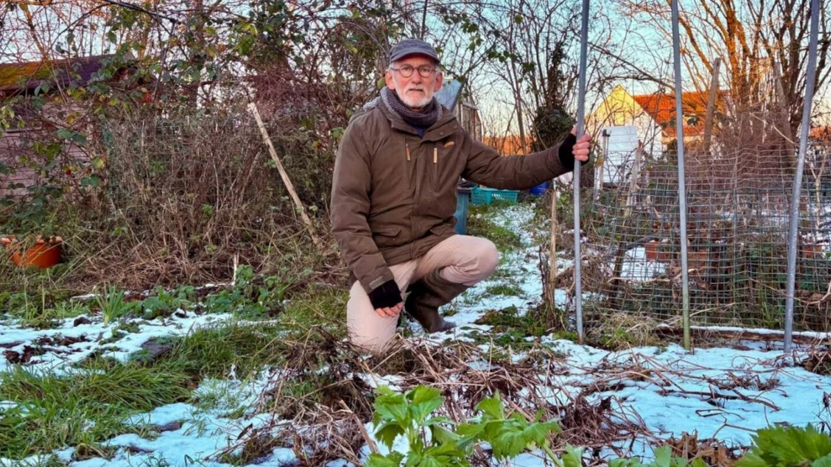 Έ&tau;&rho;&omega;&gamma;&epsilon; &alpha;&upsilon;&gamma;ά &alpha;&pi;ό &kappa;ό&tau;&epsilon;&sigmaf; &sigma;&tau;&omicron;&nu; &kappa;ή&pi;&omicron; &tau;&omicron;&upsilon; 40 &chi;&rho;ό&nu;&iota;&alpha;: &Tau;ώ&rho;&alpha; &tau;&omicron; &kappa;&rho;ά&tau;&omicron;&sigmaf; &tau;&alpha; &omicron;&nu;&omicron;&mu;ά&zeta;&epsilon;&iota; &laquo;&epsilon;&pi;&iota;&kappa;ί&nu;&delta;&upsilon;&nu;&alpha; &alpha;&pi;ό&beta;&lambda;&eta;&tau;&alpha;&raquo;