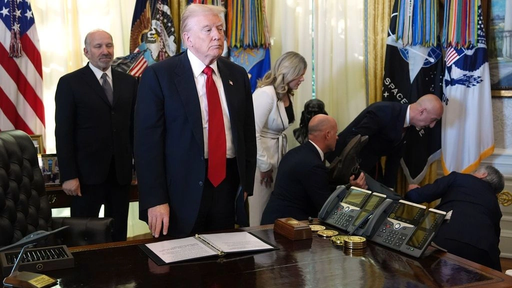 Κατέρρευσε μπροστά στον Τραμπ σε live συνέντευξη