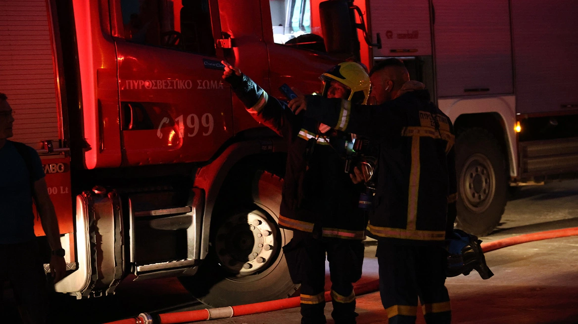 Τραγωδία στην Ελλάδα: Απανθρακώθηκε οδηγός μετά από σφοδρή πρόσκρουση οχήματος σε κολόνα της ΔΕΗ - Ξέσπασε και πυρκαγιά σε χαμηλή βλάστηση