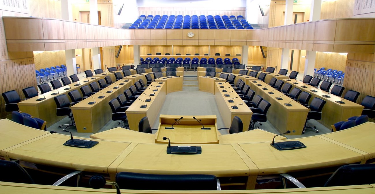 Στην Ολομέλεια τα νομοθετήματα για τη διεξαγωγή εκλογών