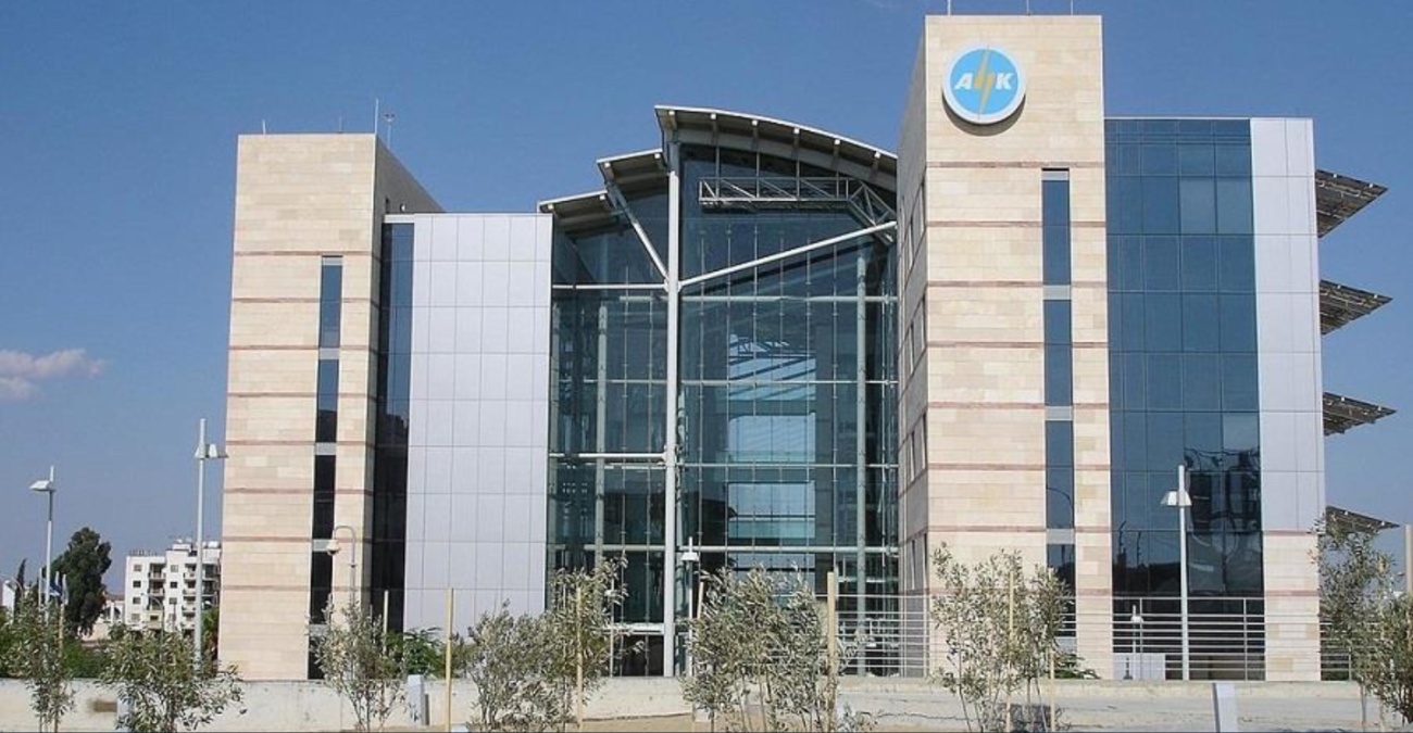 &laquo;&Mu;έ&chi;&rho;&iota; &tau;έ&lambda;&omicron;&upsilon;&sigmaf;&raquo; &omicron;&iota; &epsilon;&rho;&gamma;&alpha;&zeta;ό&mu;&epsilon;&nu;&omicron;&iota; &sigma;&tau;&eta;&nu; &Alpha;&Eta;&Kappa;: &laquo;&Tau;&omicron; &pi;&omicron;&tau;ή&rho;&iota; &xi;&epsilon;&chi;&epsilon;ί&lambda;&iota;&sigma;&epsilon; &ndash; &Kappa;ί&nu;&delta;&upsilon;&nu;&omicron;&sigmaf; &gamma;&iota;&alpha; &omicron;&lambda;&iota;&kappa;ό &mu;&pi;&lambda;&alpha;&kappa;ά&omicron;&upsilon;&tau;&raquo;