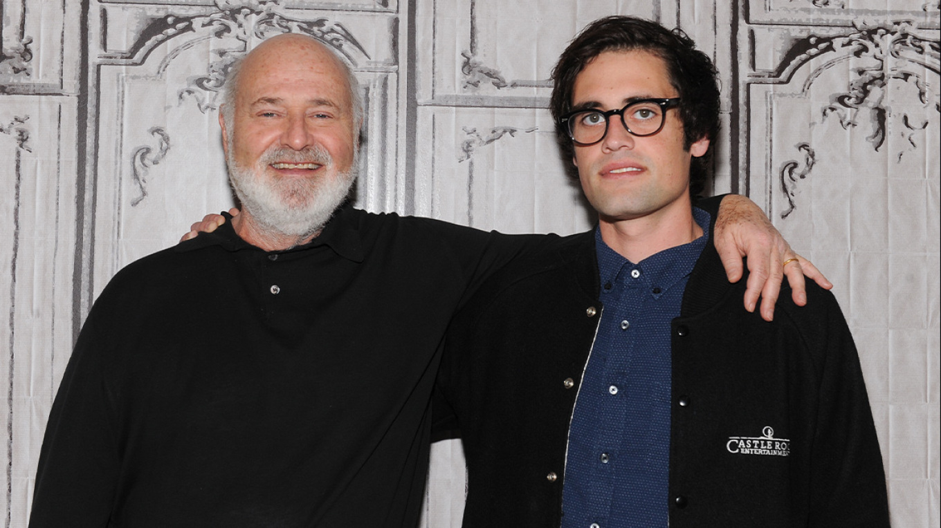 &Rho;&omicron;&mu;&pi; &Rho;ά&iota;&nu;&epsilon;&rho;: &Tau;&rho;&epsilon;&iota;&sigmaf; &mu;ή&nu;&epsilon;&sigmaf; &pi;&rho;&iota;&nu; &alpha;&pi;ό &tau;&eta; &delta;&omicron;&lambda;&omicron;&phi;&omicron;&nu;ί&alpha; &tau;&omicron;&upsilon; έ&lambda;&epsilon;&gamma;&epsilon; ό&tau;&iota; &omicron; &gamma;&iota;&omicron;&sigmaf; &tau;&omicron;&upsilon; ή&tau;&alpha;&nu; &kappa;&alpha;&theta;&alpha;&rho;ό&sigmaf; &alpha;&pi;ό &tau;&alpha; &nu;&alpha;&rho;&kappa;&omega;&tau;&iota;&kappa;ά &epsilon;&delta;ώ &kappa;&alpha;&iota; έ&xi;&iota; &chi;&rho;ό&nu;&iota;&alpha;