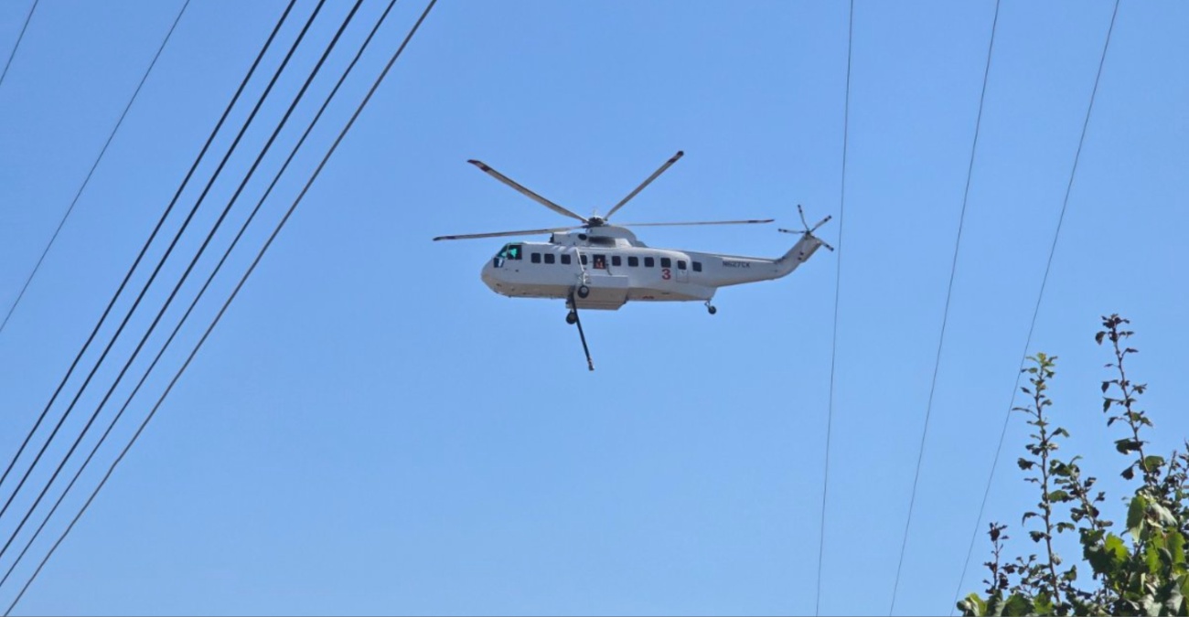 Drone έθεσε σε κίνδυνο τις επιχειρήσεις πυρόσβεσης – Ζημιές σε τρία σπίτια