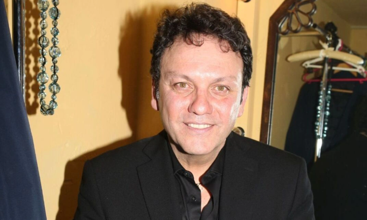 &Sigma;&tau;&alpha; &chi;&alpha;&rho;&alpha;&kappa;ώ&mu;&alpha;&tau;&alpha; &omicron; &Sigma;&tau;ά&theta;&eta;&sigmaf; &Alpha;&gamma;&gamma;&epsilon;&lambda;ό&pi;&omicron;&upsilon;&lambda;&omicron;&sigmaf; &mu;&epsilon; &tau;&eta;&nu; &pi;&rho;ώ&eta;&nu; &sigma;ύ&zeta;&upsilon;&gamma;&omicron; - &Eta; &nu;έ&alpha; &kappa;&alpha;&tau;&alpha;&gamma;&gamma;&epsilon;&lambda;ί&alpha; &kappa;&alpha;&iota; &eta; &alpha;&nu;&alpha;&beta;&omicron;&lambda;ή &tau;&eta;&sigmaf; &delta;ί&kappa;&eta;&sigmaf;