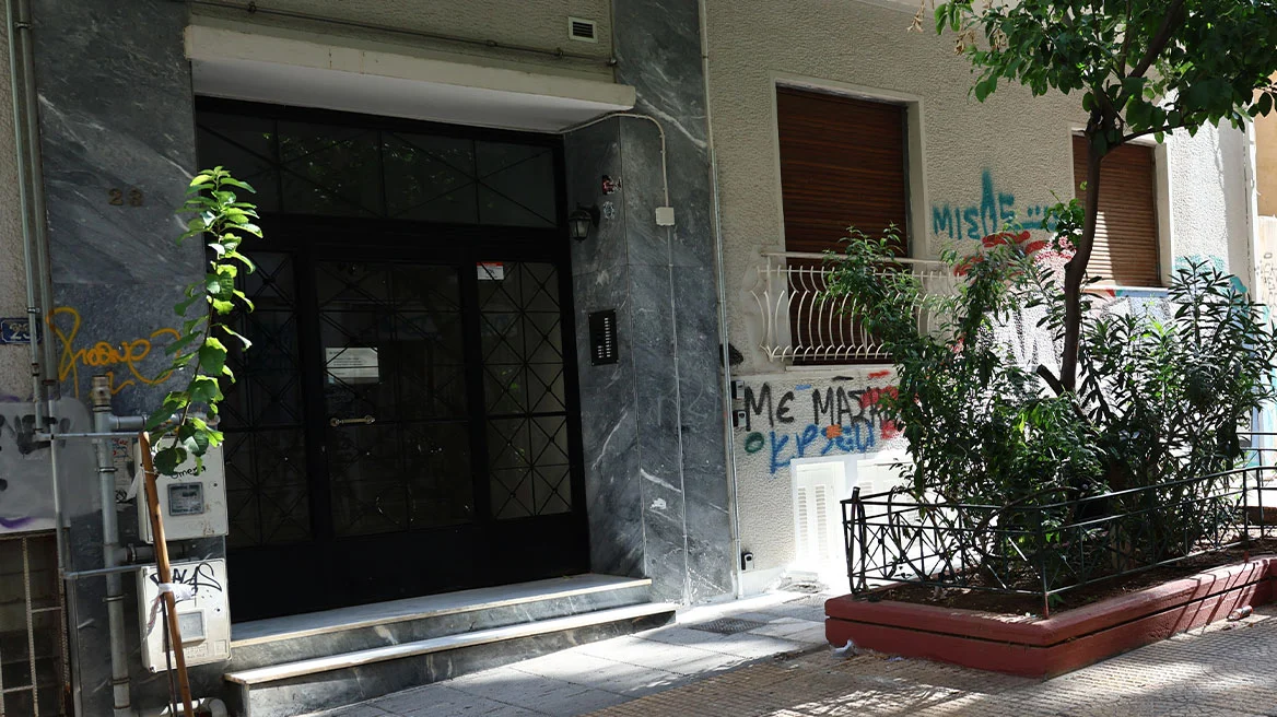 &Epsilon;&gamma;&kappa;&lambda;&eta;&mu;&alpha;&tau;&iota;&kappa;ή &epsilon;&nu;έ&rho;&gamma;&epsilon;&iota;&alpha; &omicron; &theta;ά&nu;&alpha;&tau;&omicron;&sigmaf; &tau;&omicron;&upsilon; &beta;&rho;έ&phi;&omicron;&upsilon;&sigmaf; &sigma;&tau;&eta;&nu; &Kappa;&upsilon;&psi;έ&lambda;&eta;: &Tau;&omicron; &mu;&alpha;&chi;&alpha;ί&rho;&omega;&sigma;&alpha;&nu; &pi;ά&nu;&omega; &alpha;&pi;ό 10 &phi;&omicron;&rho;έ&sigmaf;