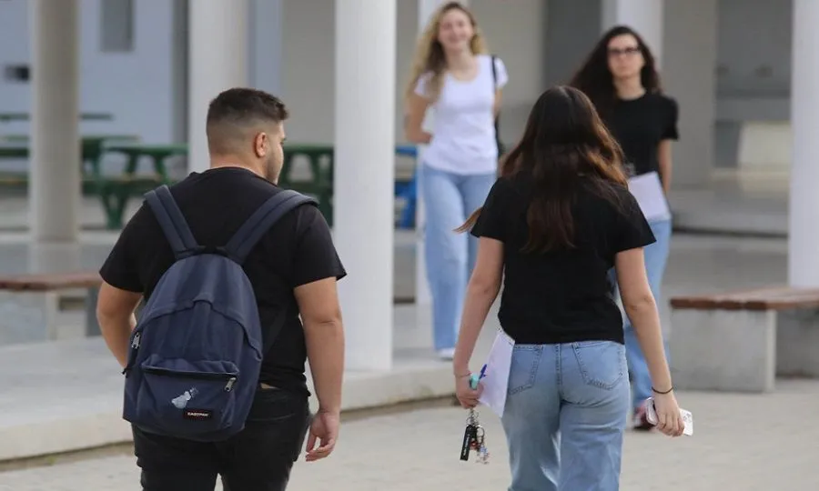 «Τυγχάνει πολιτικής εκμετάλλευσης η σημερινή αποχή από τα μαθήματα, είναι τουλάχιστον άτοπη» «Τυγχάνει πολιτικής εκμετάλλευσης η σημερινή αποχή από τα μαθήματα, είναι τουλάχιστον άτοπη»