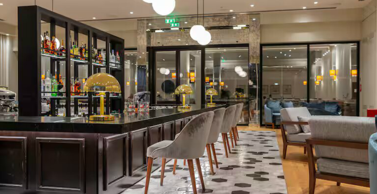 &Psi;ά&chi;&nu;&epsilon;&iota;&sigmaf; &gamma;&iota;&alpha; brunch ή afternoon tea &sigma;&tau;&eta;&nu; &Pi;&rho;&omega;&tau;&epsilon;ύ&omicron;&upsilon;&sigma;&alpha;; Έ&nu;&alpha;&sigmaf; &xi;&epsilon;&chi;&omega;&rho;&iota;&sigma;&tau;ό&sigmaf; &chi;ώ&rho;&omicron;&sigmaf; &pi;&omicron;&upsilon; &delta;&epsilon;&nu; &phi;&alpha;&nu;&tau;&alpha;&zeta;ό&sigma;&omicron;&upsilon;&nu; &epsilon;ί&nu;&alpha;&iota; &tau;&omicron; &nu;έ&omicron; &sigma;&eta;&mu;&epsilon;ί&omicron; &sigma;&upsilon;&nu;ά&nu;&tau;&eta;&sigma;&eta;&sigmaf;