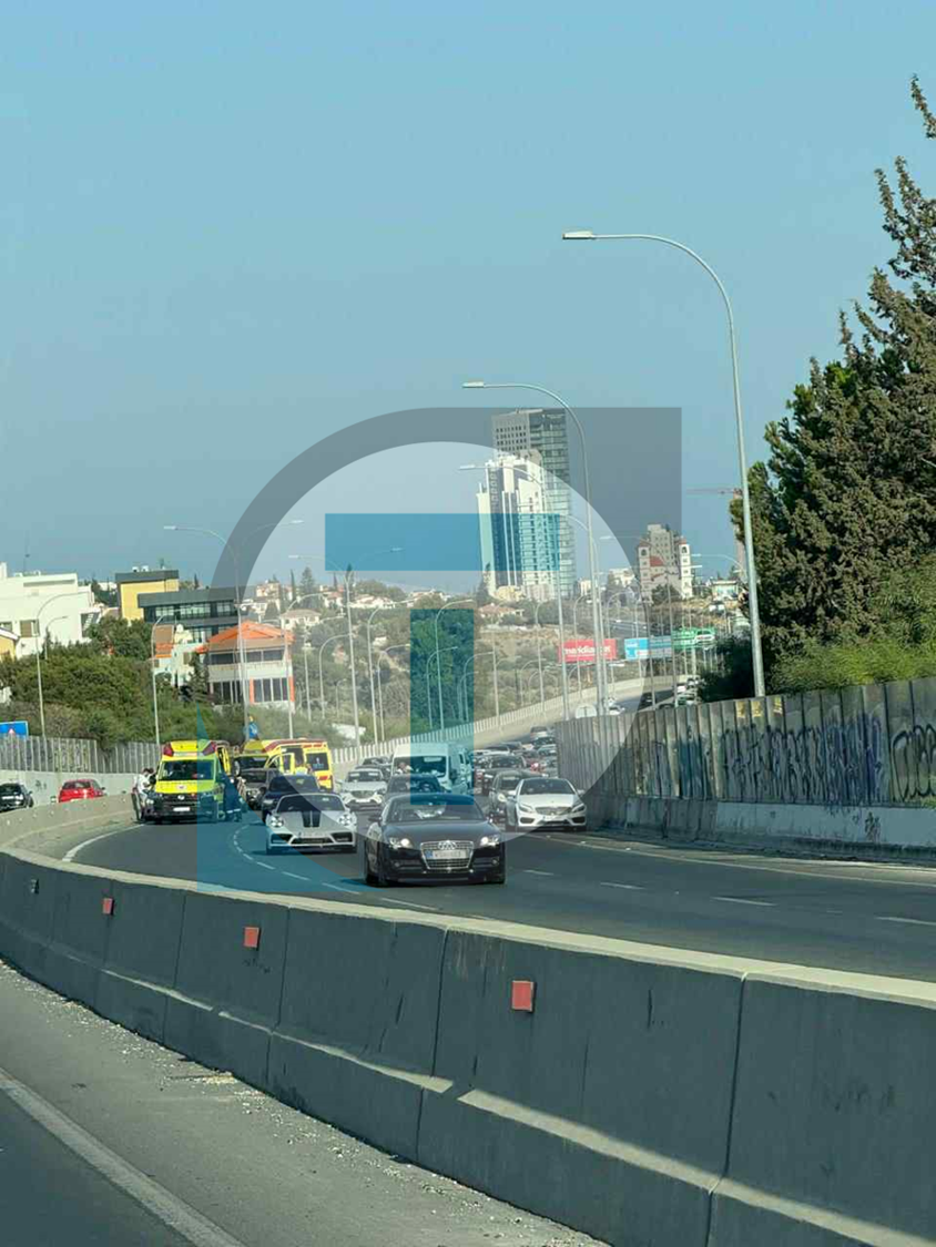 Σοβαρό τροχαίο στον αυτοκινητόδρομο – Ασθενοφόρα και κυκλοφοριακό χάος στο σημείο – Δείτε φωτογραφίες Σοβαρό τροχαίο στον αυτοκινητόδρομο – Ασθενοφόρα και κυκλοφοριακό χάος στο σημείο – Δείτε φωτογραφίες