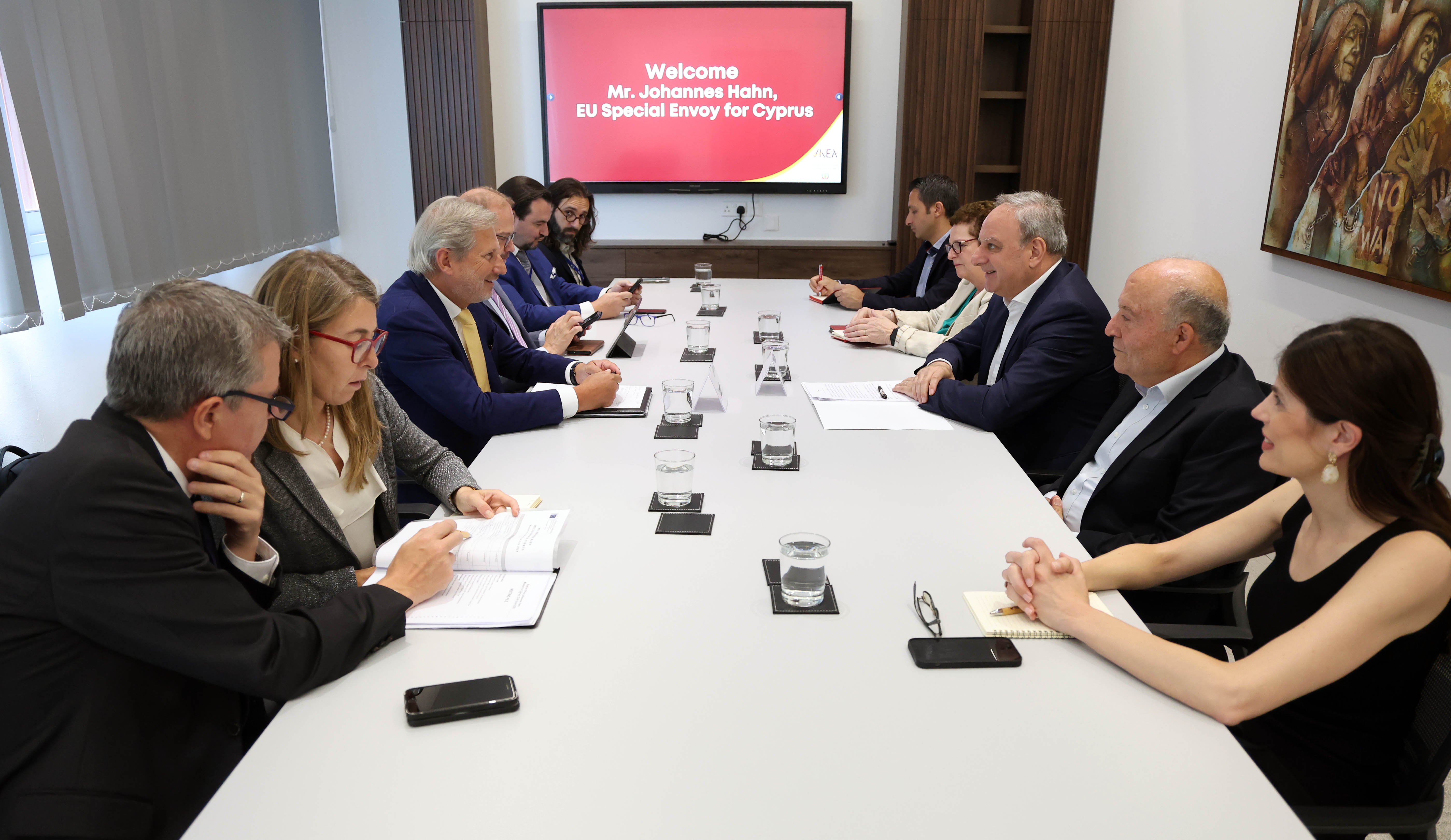 Συνάντηση ΓΓ ΑΚΕΛ με τον Ειδικό Απεσταλμένο της Ευρωπαϊκής Ένωσης για την Κύπρο
