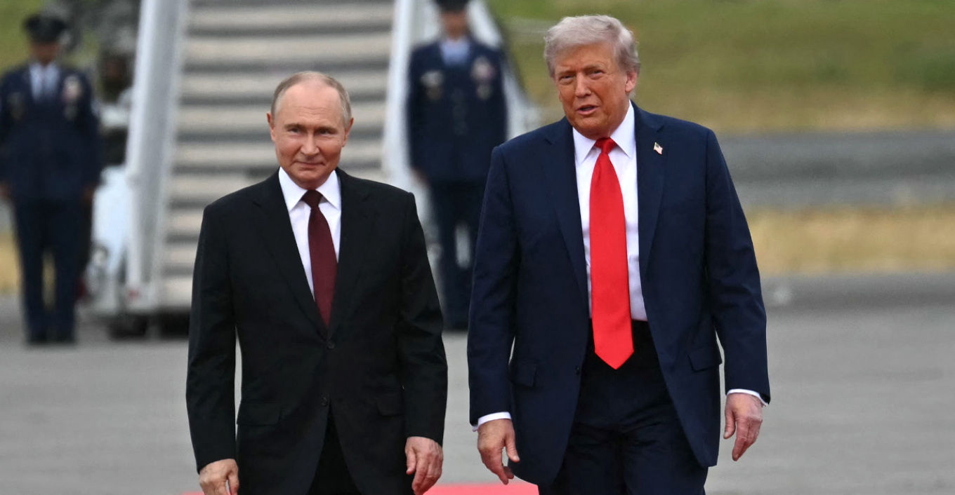 Τραμπ: Eπαναλαμβάνει ότι θέλει ο Πούτιν να «βάλει τέλος» στον πόλεμο στην Ουκρανία