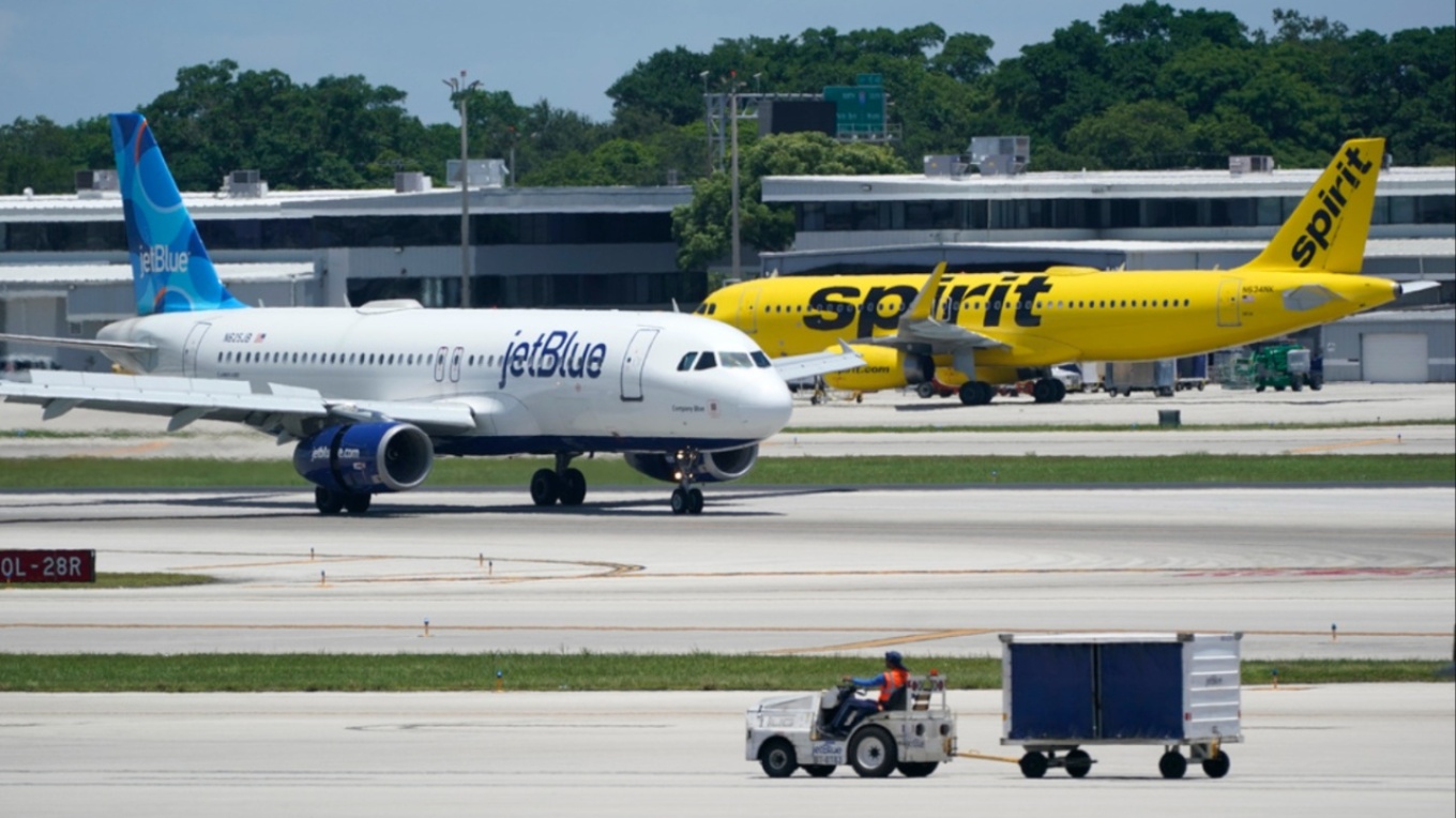 Πανικός σε πτήση: Το αεροσκάφος έχασε απότομα ύψος και έκανε αναγκαστική προσγείωση Πανικός σε πτήση: Το αεροσκάφος έχασε απότομα ύψος και έκανε αναγκαστική προσγείωση