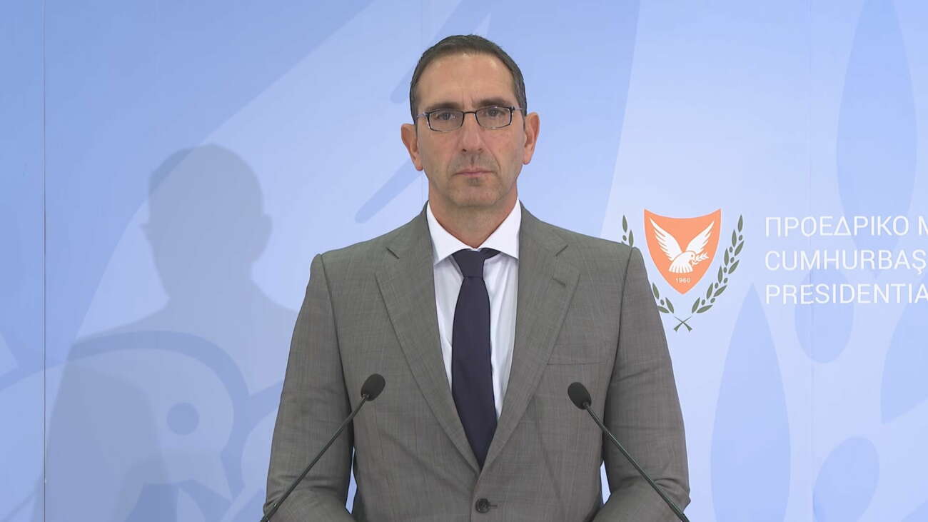 &Alpha;&pi;ά&nu;&tau;&eta;&sigma;&eta; &Upsilon;&Pi;&Epsilon;&Sigma; &sigma;&tau;&omicron;&upsilon;&sigmaf; &Delta;ή&mu;&omicron;&upsilon;&sigmaf;: &laquo;&Eta; &kappa;&rho;&alpha;&tau;&iota;&kappa;ή &chi;&omicron;&rho;&eta;&gamma;ί&alpha; &alpha;&upsilon;&xi;ά&nu;&epsilon;&tau;&alpha;&iota; &sigma;&tau;&alpha; &euro;156 &epsilon;&kappa;&alpha;&tau;. &tau;&omicron; 2027&raquo;