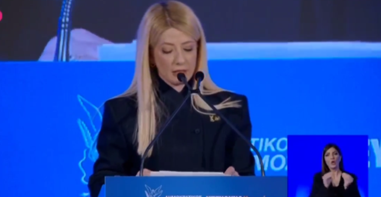 &Alpha;&nu;&nu;ί&tau;&alpha; &Delta;&eta;&mu;&eta;&tau;&rho;ί&omicron;&upsilon;: &Epsilon;&xi;&alpha;&pi;&omicron;&lambda;ύ&epsilon;&iota; &sigma;&phi;&omicron;&delta;&rho;ή &epsilon;&pi;ί&theta;&epsilon;&sigma;&eta; &kappa;&alpha;&tau;ά &alpha;&nu;&tau;&iota;&pi;ά&lambda;&omega;&nu; - &laquo;&Alpha;&nu;&tau;&iota;&mu;&epsilon;&tau;&omega;&pi;ί&zeta;&omicron;&upsilon;&mu;&epsilon; &tau;&iota;&sigmaf; &delta;&upsilon;&sigma;&kappa;&omicron;&lambda;ί&epsilon;&sigmaf;&raquo;