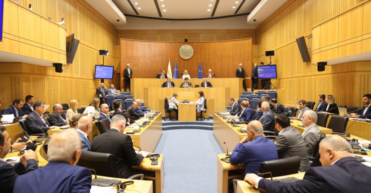 Δαπάνες 37,6 εκατ. για μισθούς, κόμματα, εξοπλισμό και… Προεδρία της ΕΕ Δαπάνες 37,6 εκατ. για μισθούς, κόμματα, εξοπλισμό και… Προεδρία της ΕΕ