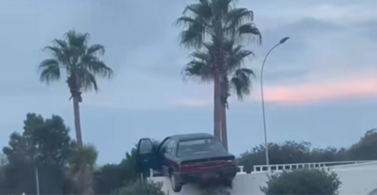 &Beta;ί&nu;&tau;&epsilon;&omicron; - &Alpha;&pi;ί&sigma;&tau;&epsilon;&upsilon;&tau;&omicron; &tau;&rho;&omicron;&chi;&alpha;ί&omicron; &sigma;&tau;&eta; &Lambda;ά&rho;&nu;&alpha;&kappa;&alpha;: &Alpha;&upsilon;&tau;&omicron;&kappa;ί&nu;&eta;&tau;&omicron; &laquo;&kappa;&rho;&epsilon;&mu;ά&sigma;&tau;&eta;&kappa;&epsilon;&raquo; &sigma;&tau;&omicron; &kappa;&epsilon;&nu;ό