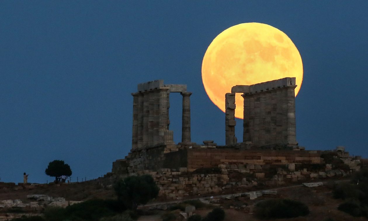 Πλησιάζει η πρώτη ολική έκλειψη Σελήνης από το 2022 – Πότε θα γίνει και πού θα είναι ορατή Πλησιάζει η πρώτη ολική έκλειψη Σελήνης από το 2022 – Πότε θα γίνει και πού θα είναι ορατή