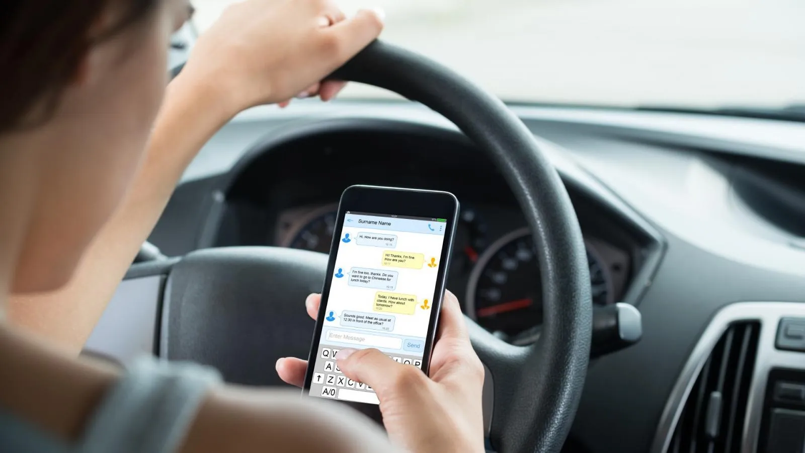 Μάστιγα τα θανατηφόρα δυστυχήματα λόγω χρήσης κινητού