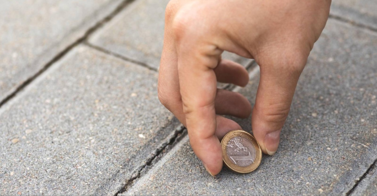 Το κόλπο με το κέρμα – Έτσι σε κλέβουν χωρίς να το καταλάβει κανείς