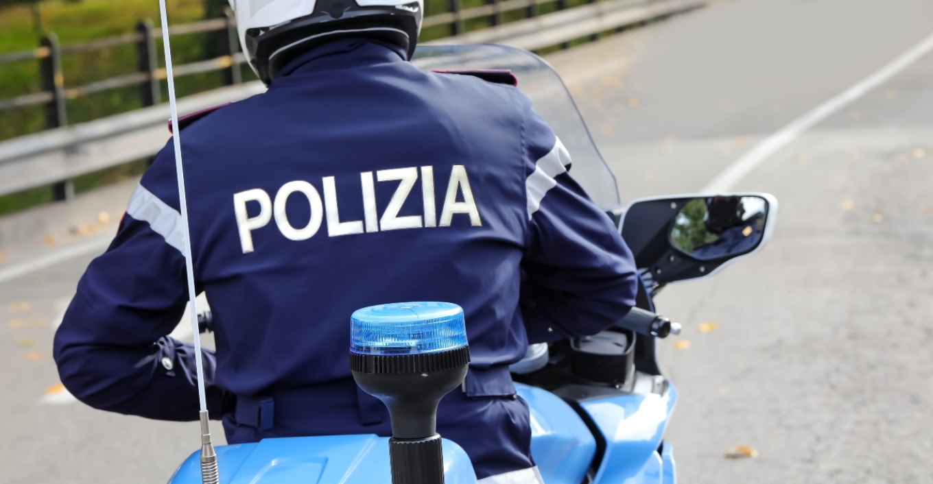 &Mu;&upsilon;&sigma;&tau;ή&rho;&iota;&omicron; &mu;&epsilon; &alpha;&kappa;έ&phi;&alpha;&lambda;&eta; &sigma;&omicron;&rho;ό &Gamma;&epsilon;&rho;&mu;&alpha;&nu;ί&delta;&alpha;&sigmaf; &sigma;&tau;&eta; &Phi;&lambda;&omega;&rho;&epsilon;&nu;&tau;ί&alpha;: &Epsilon;&nu;&tau;&omicron;&pi;ί&sigma;&tau;&eta;&kappa;&epsilon; &sigma;&epsilon; &epsilon;&rho;&eta;&mu;&iota;&kappa;ή &tau;&omicron;&pi;&omicron;&theta;&epsilon;&sigma;ί&alpha;