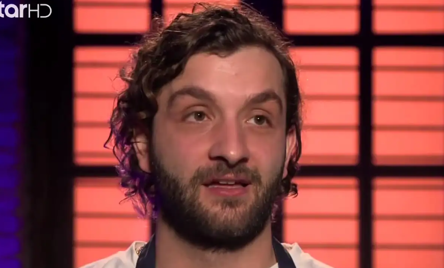 VIDEO - MasterChef: &Omicron; 31&chi;&rho;&omicron;&nu;&omicron;&sigmaf; &Gamma;&iota;ώ&rho;&gamma;&omicron;&sigmaf; &epsilon;&pi;έ&sigma;&tau;&rho;&epsilon;&psi;&epsilon; &sigma;&tau;&omicron; &rho;&iota;ά&lambda;&iota;&tau;&iota; &mu;&alpha;&gamma;&epsilon;&iota;&rho;&iota;&kappa;ή&sigmaf; &delta;&iota;&epsilon;&kappa;&delta;&iota;&kappa;ώ&nu;&tau;&alpha;&sigmaf; &mu;&iota;&alpha; &delta;&epsilon;ύ&tau;&epsilon;&rho;&eta; &epsilon;&upsilon;&kappa;&alpha;&iota;&rho;ί&alpha; &ndash; &laquo;Έ&phi;&alpha;&gamma;&alpha; &pi;&omicron;&lambda;&lambda;ά &chi;&alpha;&sigma;&tau;&omicron;ύ&kappa;&iota;&alpha;&raquo;