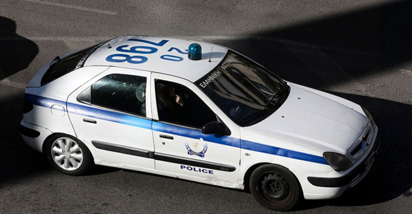 Aνήλικος παραποίησε την ταυτότητα του για να αγοράσει καπνικά προϊόντα και συνελήφθη