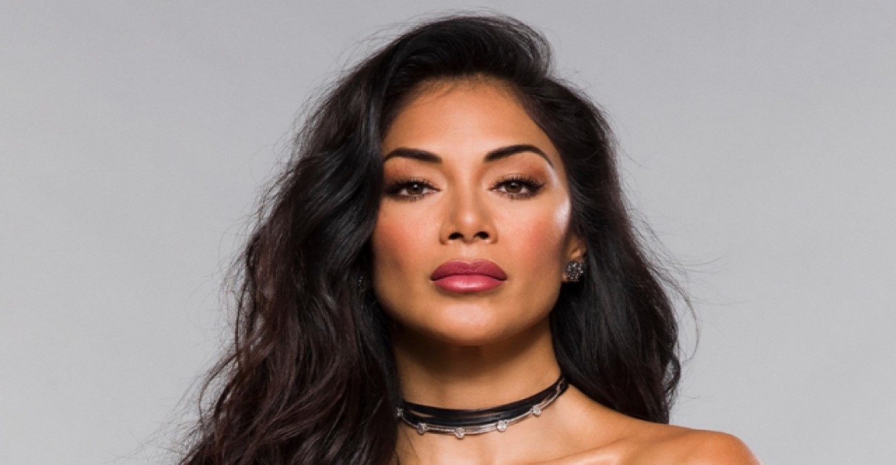 Η Νικόλ Σέρζινγκερ ποζάρει με σέξι διάθεση στην παραλία – Δείτε φωτογραφίες