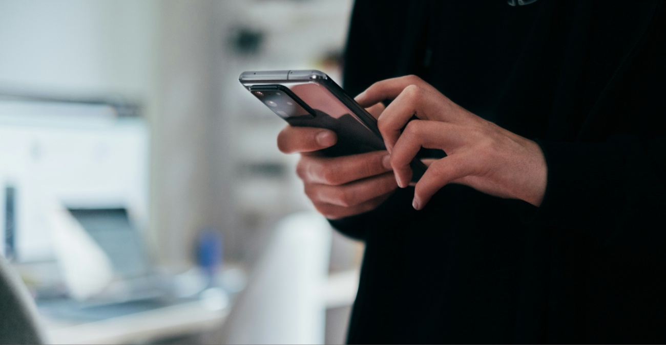 &Delta;&epsilon;ί&tau;&epsilon; &tau;&omicron; smartphone &tau;&omicron;&upsilon; &mu;έ&lambda;&lambda;&omicron;&nu;&tau;&omicron;&sigmaf; - &Eta; &nu;έ&alpha; &pi;&alpha;&tau;έ&nu;&tau;&alpha; &tau;&eta;&sigmaf; Samsung &pi;&omicron;&upsilon; &alpha;&lambda;&lambda;ά&zeta;&epsilon;&iota; &tau;&alpha; &pi;ά&nu;&tau;&alpha;