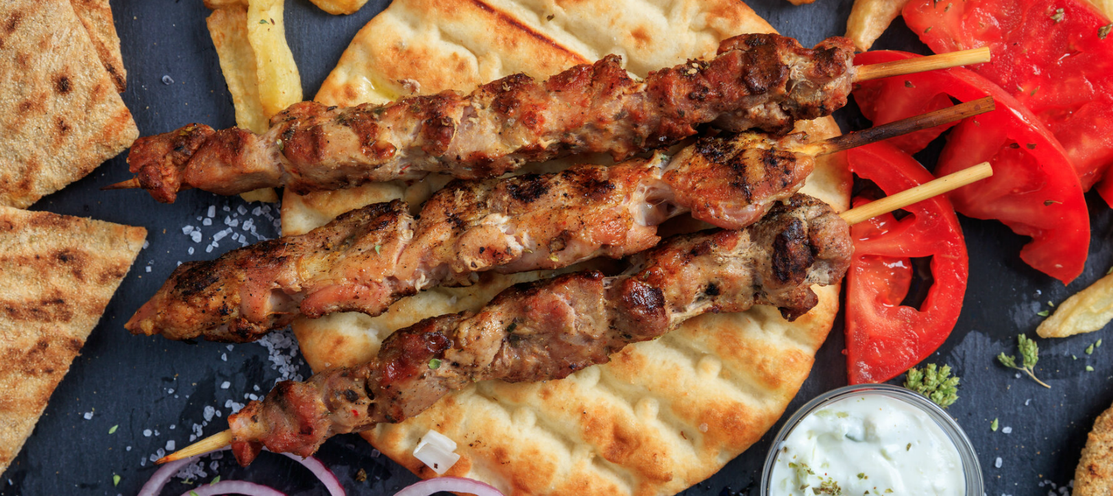 Αυτό είναι το νέο σουβλατζίδικο που θα κάνει θραύση με το αυθεντικό του σουβλάκι