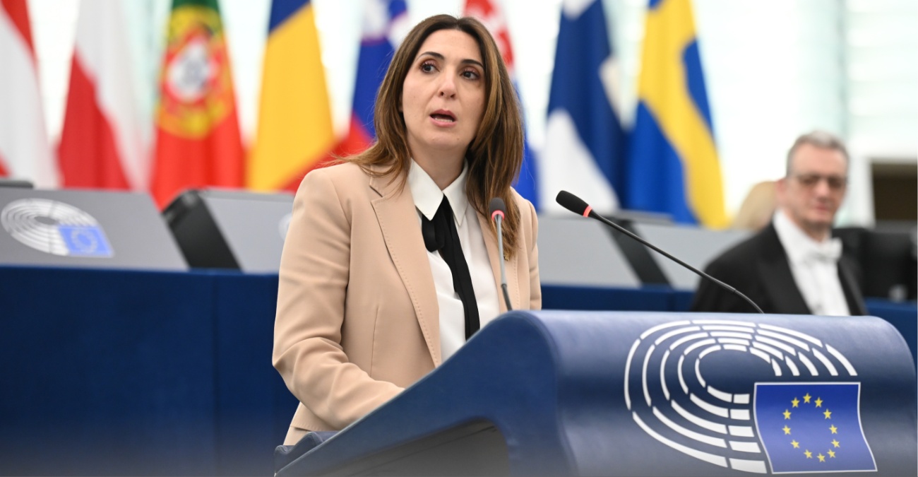 &Mu;&alpha;&rho;&iota;&lambda;έ&nu;&alpha; &Rho;&alpha;&omicron;&upsilon;&nu;ά: &laquo;&Delta;&epsilon;&nu; &upsilon;&pi;ά&rho;&chi;&epsilon;&iota; &epsilon;&upsilon;&rho;&omega;&pi;&alpha;ϊ&kappa;ή &alpha;&nu;&tau;&alpha;&gamma;&omega;&nu;&iota;&sigma;&tau;&iota;&kappa;ό&tau;&eta;&tau;&alpha; &chi;&omega;&rho;ί&sigmaf; &pi;&lambda;ή&rho;&eta; &Epsilon;&nu;&iota;&alpha;ί&alpha; &Alpha;&gamma;&omicron;&rho;ά&raquo; &ndash; &Tau;&omicron; &sigma;&chi;έ&delta;&iota;&omicron; &gamma;&iota;&alpha; &tau;&omicron; &laquo;28&omicron; &kappa;&alpha;&theta;&epsilon;&sigma;&tau;ώ&sigmaf;&raquo;