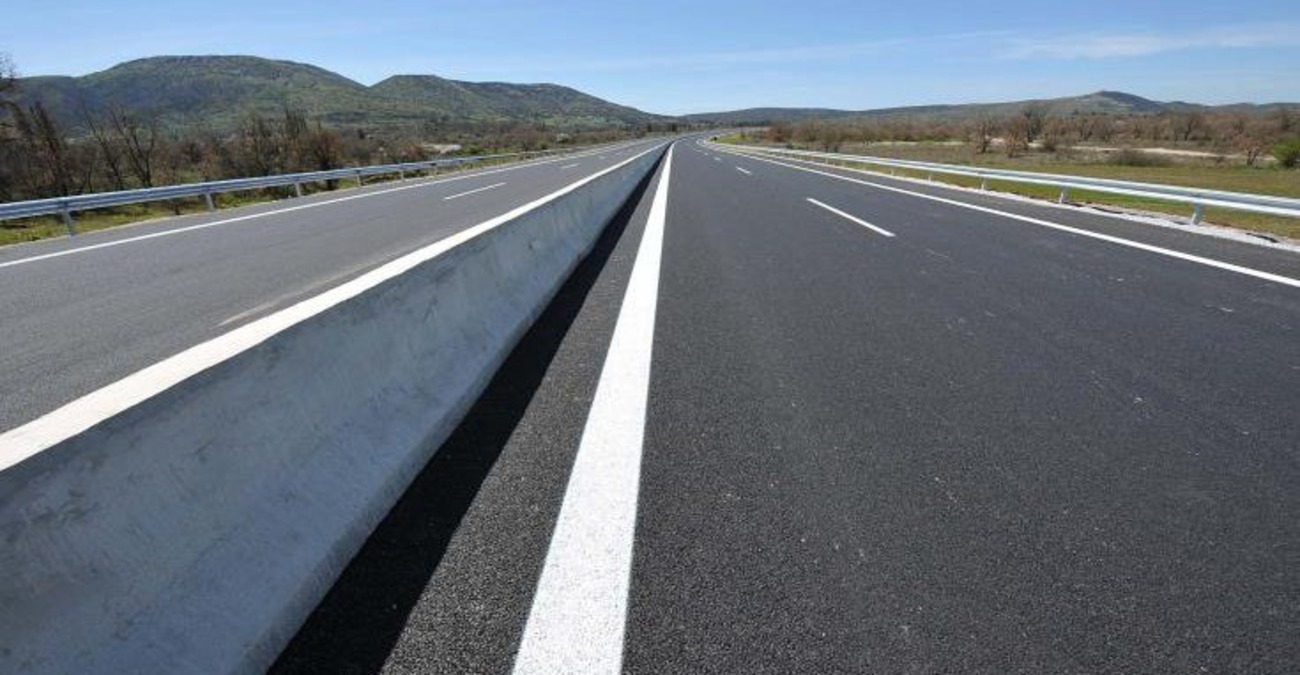 Απίστευτο κι όμως κυπριακό: «Καβάλησαν» ομαδικά το σκούτερ