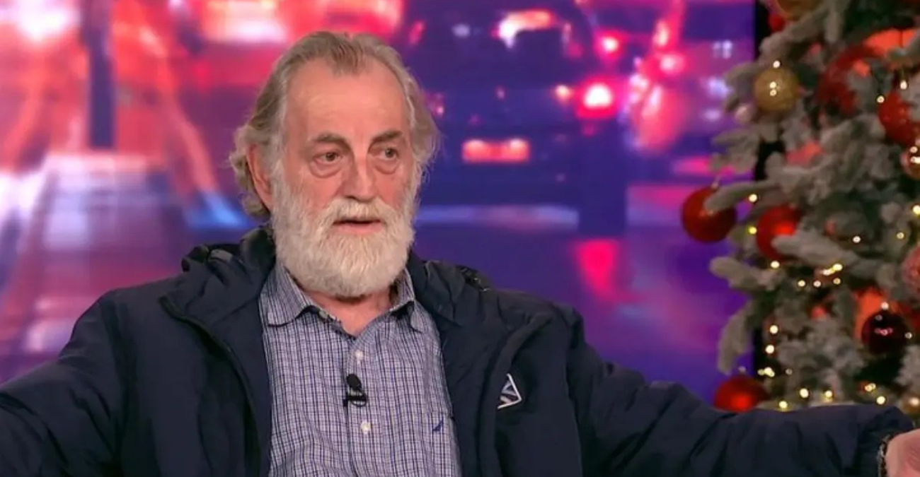 &Mu;&iota;&chi;ά&lambda;&eta;&sigmaf; &Alpha;&epsilon;&rho;ά&kappa;&eta;&sigmaf;: &laquo;&Epsilon;ί&mu;&alpha;&sigma;&tau;&epsilon; &mu;&epsilon; &tau;&eta; &sigma;ύ&zeta;&upsilon;&gamma;ό &mu;&omicron;&upsilon; 45 &chi;&rho;ό&nu;&iota;&alpha;! &Xi;έ&rho;&epsilon;&iota; &pi;&omicron;&lambda;ύ &kappa;&alpha;&lambda;ά &tau;&iota; &delta;&omicron;&upsilon;&lambda;&epsilon;&iota;ά &kappa;ά&nu;&omega; &kappa;&iota; &epsilon;&gamma;ώ &xi;έ&rho;&omega; &tau;&iota; &gamma;&upsilon;&nu;&alpha;ί&kappa;&alpha; έ&chi;&omega;&raquo;