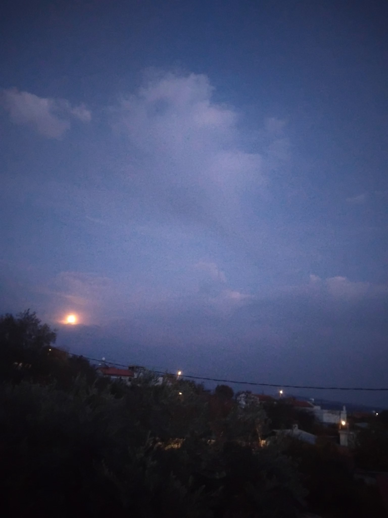 Υπέροχες φωτογραφίες από το χθεσινό «Φεγγάρι του Κάστορα»