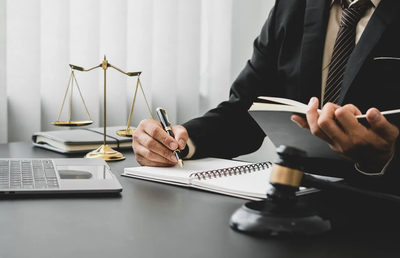 Δικηγόρος έπαιρνε περιουσίες νεκρών – Διαγράφηκε από τον Δικηγορικό Σύλλογο