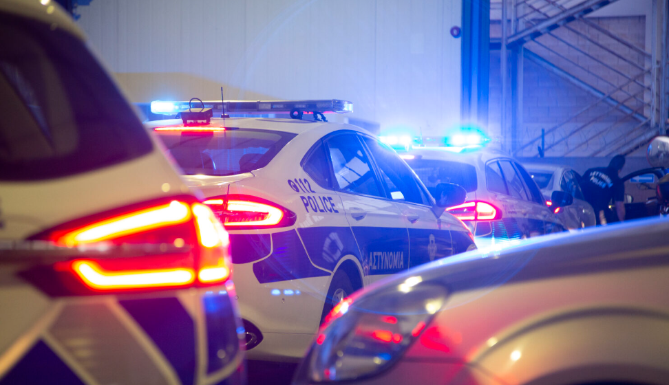 &Sigma;&tau;&omicron; &laquo;&pi;ό&delta;&iota;&raquo; &eta; &Alpha;&sigma;&tau;&upsilon;&nu;&omicron;&mu;ί&alpha;: &Mu;&pi;&alpha;&rho;ά&zeta; &epsilon;&lambda;έ&gamma;&chi;&omega;&nu; &sigma;&epsilon; &omicron;&chi;ή&mu;&alpha;&tau;&alpha; &kappa;&alpha;&iota; &upsilon;&pi;&omicron;&sigma;&tau;&alpha;&tau;&iota;&kappa;ά - &Epsilon;&nu;&tau;&omicron;&pi;ί&sigma;&tau;&eta;&kappa;&alpha;&nu; &delta;&epsilon;&kappa;ά&delta;&epsilon;&sigmaf; &mu;&epsilon;&theta;&upsilon;&sigma;&mu;έ&nu;&omicron;&iota; &omicron;&delta;&eta;&gamma;&omicron;ί