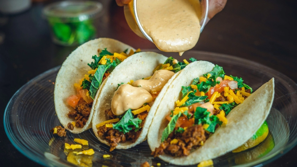 Γερμανός τουρίστας μήνυσε φαστφουντάδικο επειδή η σάλτσα ήταν «πολύ πικάντικη» - Τι αποζημίωση ζήτησε