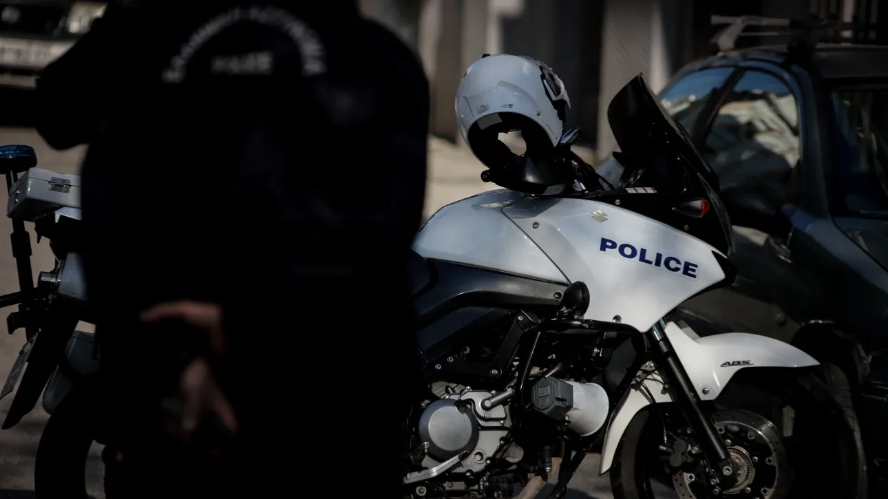Συνελήφθη στην Ελλάδα γυναίκα πρώην δημοσιογράφος για απάτες με πολυτελή ταξίδια ακόμη και για το Άμπου Ντάμπι