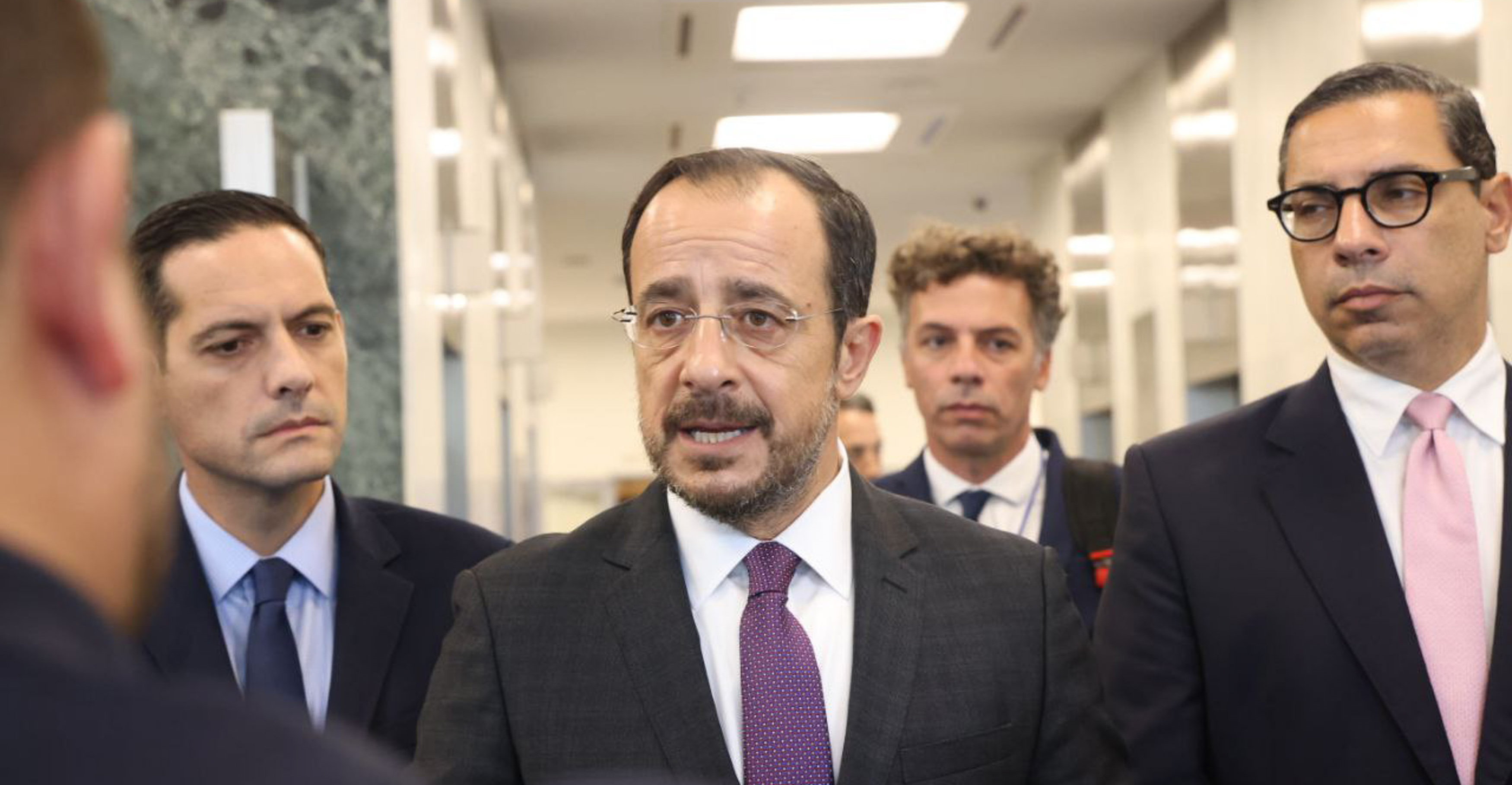 Σε εξέλιξη η τριμερής συνάντηση του ΠτΔ με Γκουτέρες και Τατάρ στη Νέα Υόρκη