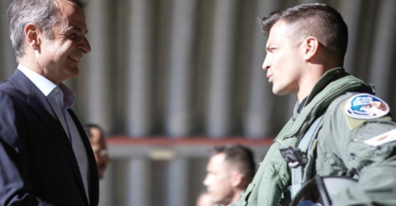 &Pi;&omicron;&iota;&omicron;&sigmaf; ... &epsilon;ί&nu;&alpha;&iota; &omicron; &laquo;&kappa;&omicron;ύ&kappa;&lambda;&omicron;&sigmaf;&raquo; &pi;&iota;&lambda;ό&tau;&omicron;&sigmaf; &tau;&omega;&nu; &epsilon;&lambda;&lambda;&eta;&nu;&iota;&kappa;ώ&nu; F-16 &sigma;&tau;&eta;&nu; &Kappa;&upsilon;&pi;&rho;&omicron; - &Phi;&omega;&tau;&omicron;&gamma;&rho;&alpha;&phi;ί&epsilon;&sigmaf;