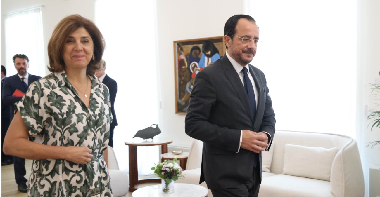 &Pi;ό&tau;&epsilon; έ&rho;&chi;&epsilon;&tau;&alpha;&iota; &Kappa;ύ&pi;&rho;&omicron; &eta; &Omicron;&lambda;&gamma;&kappa;ί&nu; - &laquo;&Kappa;&lambda;&epsilon;ί&delta;&omega;&sigma;&alpha;&nu;&raquo; &omicron;&iota; &sigma;&upsilon;&nu;&alpha;&nu;&tau;ή&sigma;&epsilon;&iota;&sigmaf; &mu;&epsilon; &Pi;&tau;&Delta; &kappa;&alpha;&iota; Έ&rho;&chi;&iota;&omicron;&upsilon;&rho;&mu;&alpha;&nu;