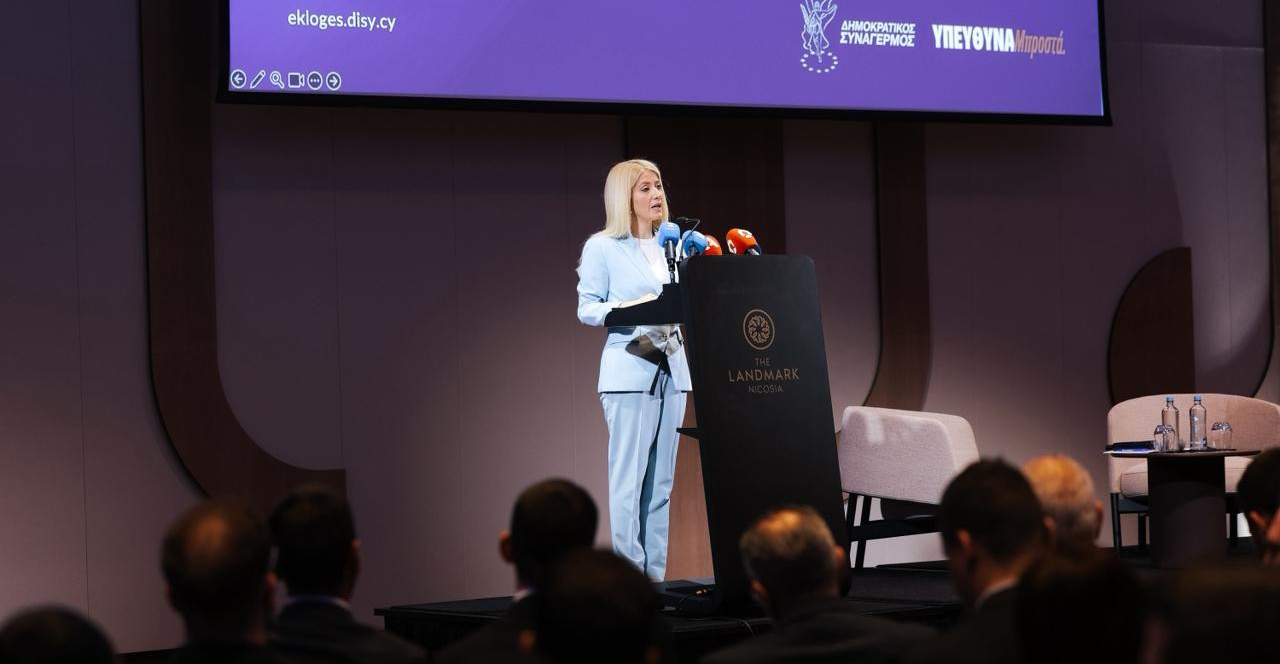 &Alpha;&nu;&nu;ί&tau;&alpha; &Delta;&eta;&mu;&eta;&tau;&rho;ί&omicron;&upsilon;: &laquo;&Delta;&epsilon;&nu; &beta;ά&zeta;&omicron;&upsilon;&mu;&epsilon; &tau;&eta; &chi;ώ&rho;&alpha; &sigma;&epsilon; &pi;&epsilon;&rho;&iota;&pi;έ&tau;&epsilon;&iota;&epsilon;&sigmaf;, &alpha;&upsilon;&tau;ό &epsilon;ί&nu;&alpha;&iota; &tau;&omicron; &mu;έ&tau;&rho;&omicron; &tau;&eta;&sigmaf; &epsilon;&upsilon;&theta;ύ&nu;&eta;&sigmaf; &mu;&alpha;&sigmaf;&raquo;