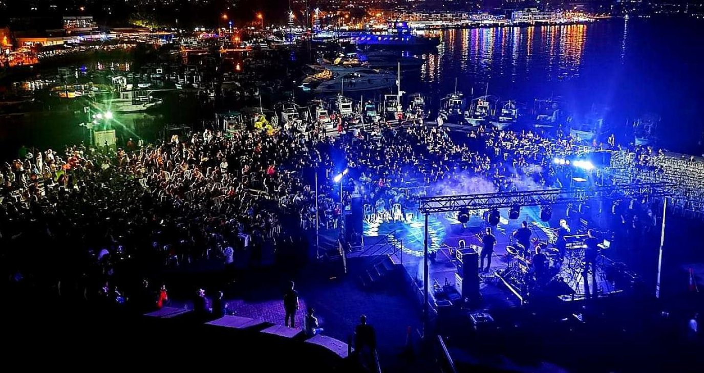 &Kappa;&alpha;&tau;&alpha;&kappa;&lambda;&upsilon;&sigma;&mu;ό&sigmaf; &sigma;&epsilon; &Pi;ά&phi;&omicron; &kappa;&alpha;&iota; &Lambda;&alpha;&tau;&sigma;ί: &Pi;&lambda;&omicron;ύ&sigma;&iota;&omicron; &kappa;&alpha;&lambda;&lambda;&iota;&tau;&epsilon;&chi;&nu;&iota;&kappa;ό &pi;&rho;ό&gamma;&rho;&alpha;&mu;&mu;&alpha; - &Delta;&epsilon;ί&tau;&epsilon; ό&lambda;&epsilon;&sigmaf; &tau;&iota;&sigmaf; &epsilon;&kappa;&delta;&eta;&lambda;ώ&sigma;&epsilon;&iota;&sigmaf;