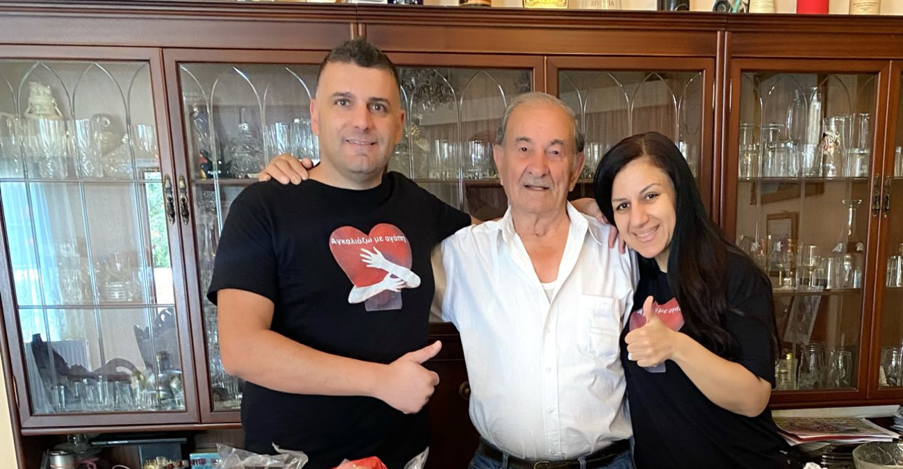 Πληρώνει 1000 ευρώ για να μπορεί να παραδίδει τρόφιμα σε άπορες οικογένειες