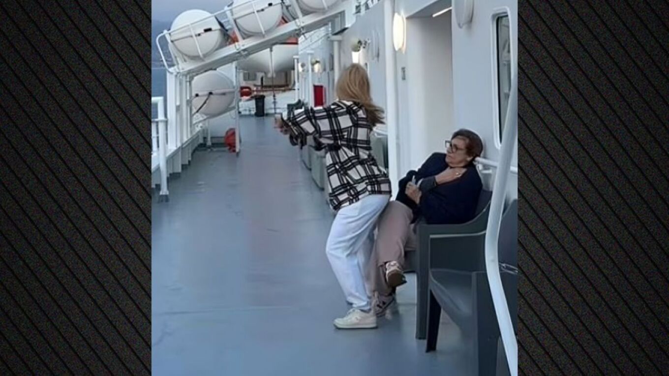 Ντορέττα Παπαδημητρίου: Ο ξέφρενος χορός της σε κατάστρωμα πλοίου και η αντίδραση της μητέρας της