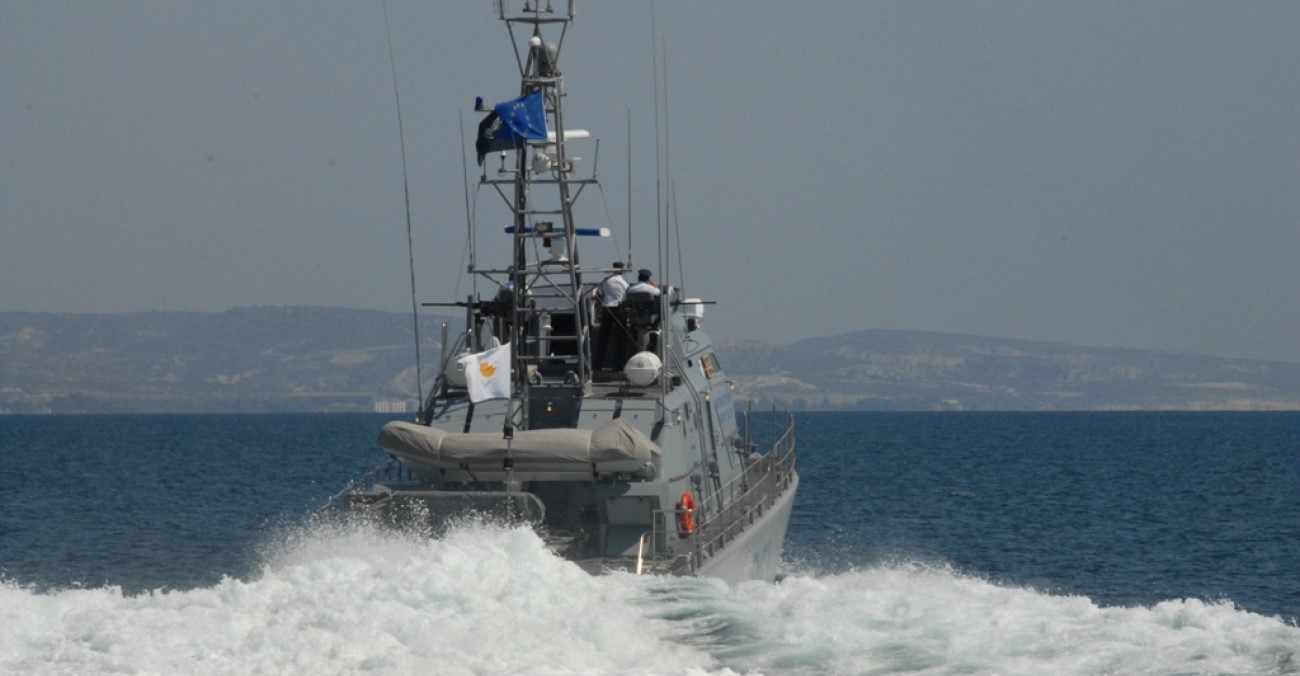 Καταδίωξη στη Θάλασσα: Tαχύπλοο προσπάθησε να εμβολίσει δύο σκάφη της Λιμενικής Αστυνομίας
