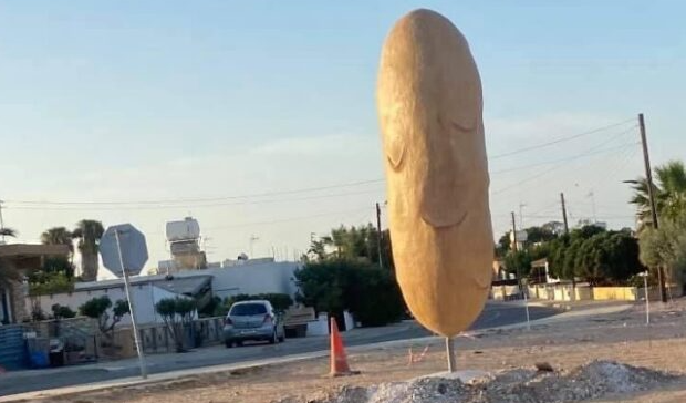 Μετά την Πατάτα ήρθε το…. Χαλλούμι – Δείτε το νέο viral μνημείο - Φωτογραφία