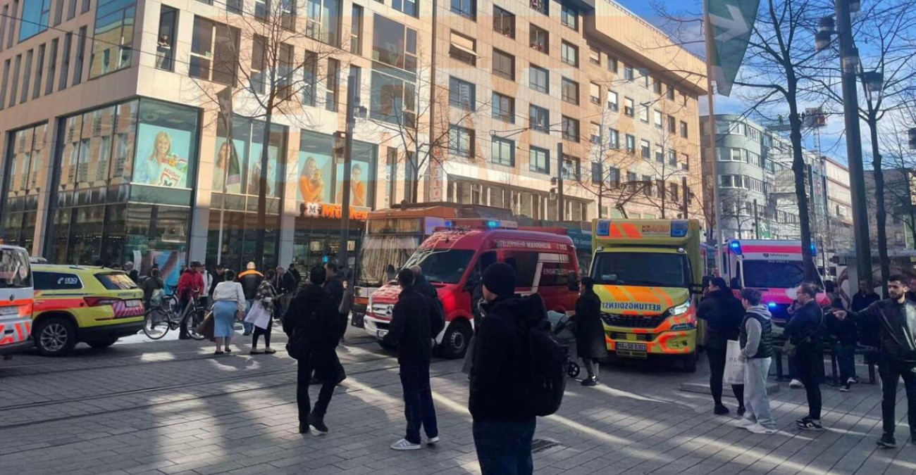 Τραγωδία στη Γερμανία: Ένας νεκρός και πάνω από 25 τραυματίες από αυτοκίνητο που έπεσε σε πλήθος Τραγωδία στη Γερμανία: Ένας νεκρός και πάνω από 25 τραυματίες από αυτοκίνητο που έπεσε σε πλήθος