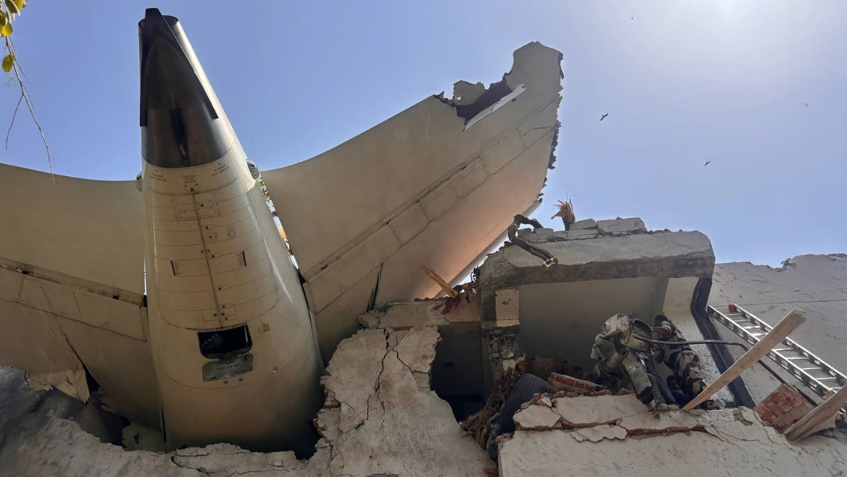 Αυξήθηκαν οι νεκροί από τη συντριβή Boeing 787 Air India